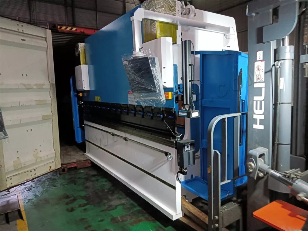 Brazil-WE67K-160T3200 CNC Press Brake & WC67K-50T2500 NC Press Brake