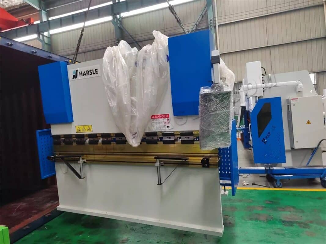 Philippines-WC67K-63T2500 Press Brake & HS-2000W-3015 Laser Cutting Machine & Laser Welding Machine