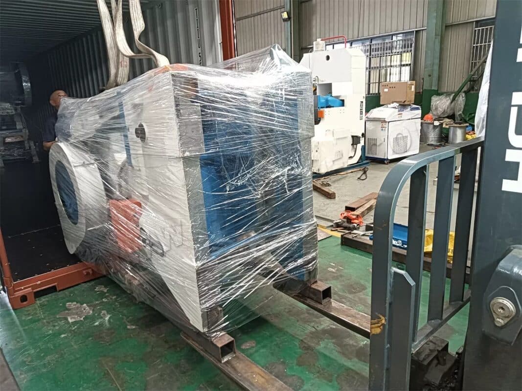 Etiópia - 2 conjuntos de prensa dobradeira e máquina de corte a laser HST-2000W-3015 e outras máquinas