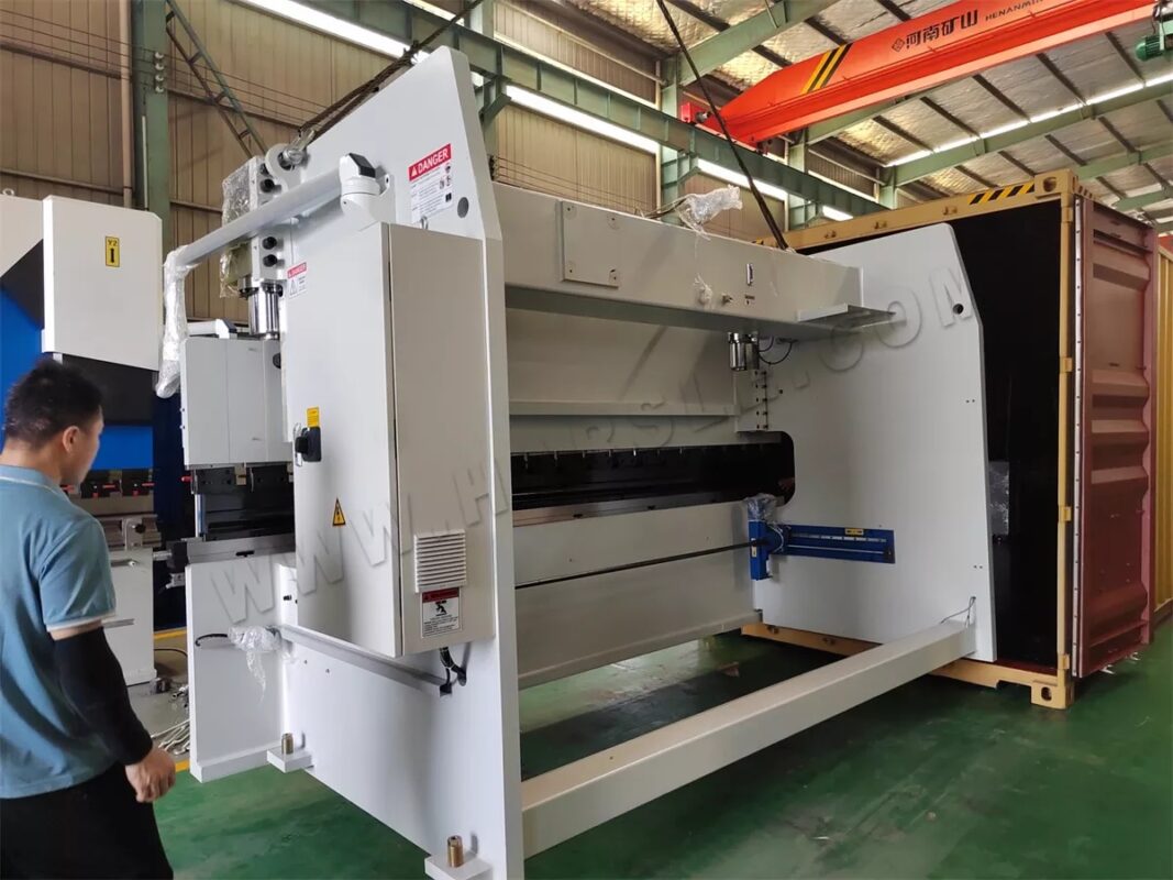 Presse plieuse CNC 4+1 axes Algérie-WE67K-200T4000 DA-53T