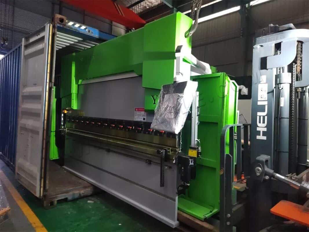 Pressa piegatrice CNC Brasile-WE67K-70T3200 e pressa piegatrice CT8 WC67K-40T1600 e pressa piegatrice NC E21 WC67K-40T1600