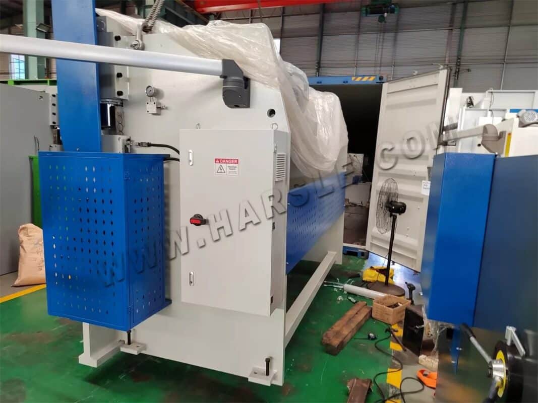 Turkmenistan-WC67K-100T3200 NC Press Brake & QC12K-4X3200 Shearing