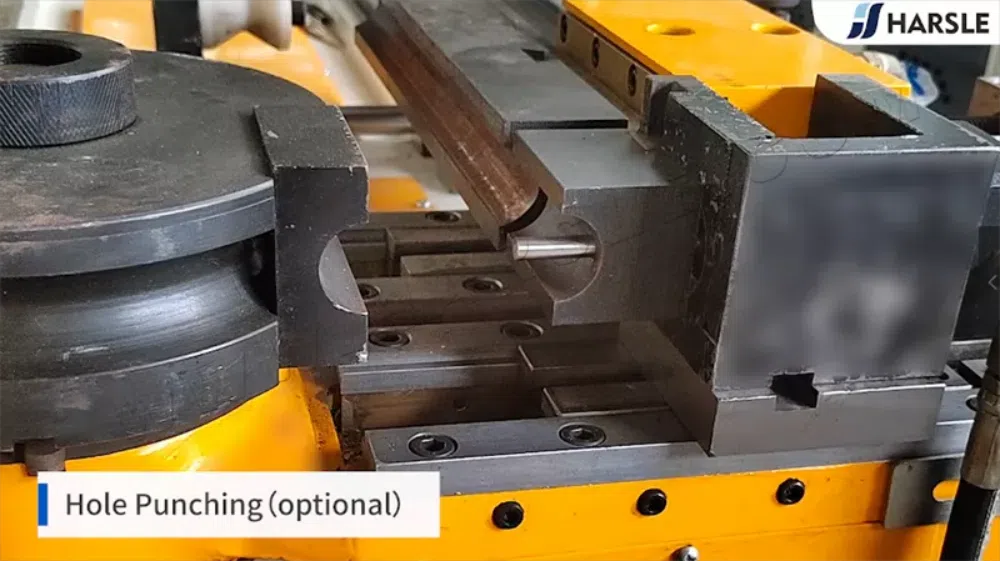 Macchina piegatubi CNC