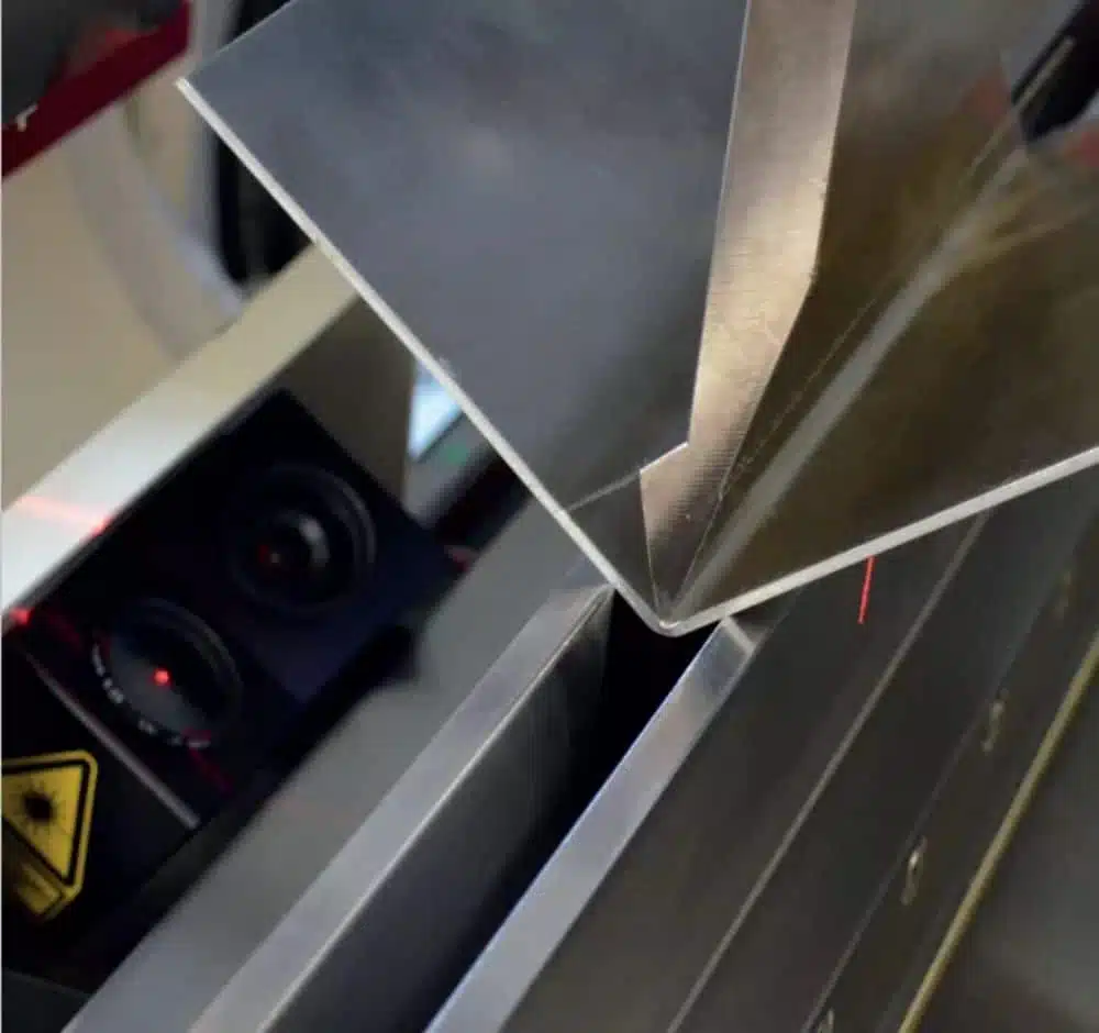 Misurazione dell'angolo di piegatura della pressa piegatrice CNC