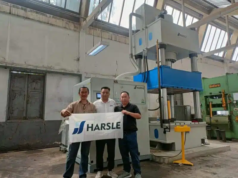 Исключительное послепродажное обслуживание: клиент из Таиланда с прессом 500T