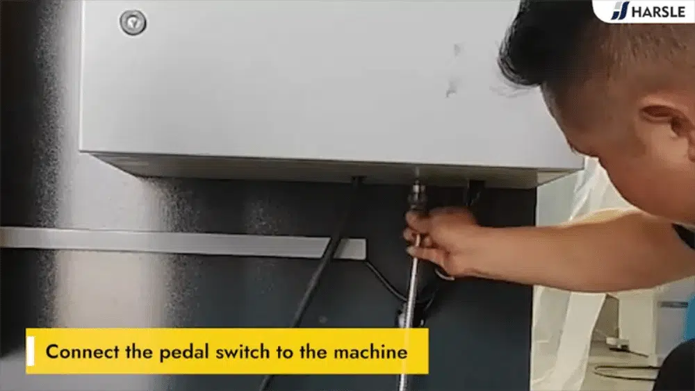 Como operar a máquina de corte guilhotina (E21S)?