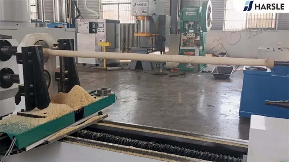 Tour à bois CNC à double broche pour ligne de production de pelles