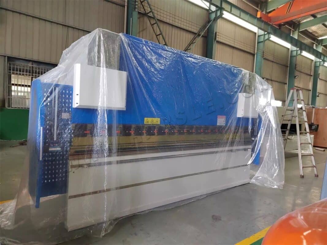 أوكرانيا-WE67K-200T4000 DA-53T مكبس ثني CNC رباعي المحاور 4+1