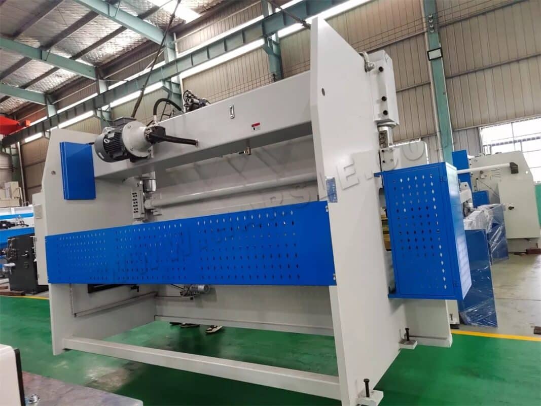 Argentina-WC67K-160T4000 NC Press Brake & 2 Sets of Swing Beam Shearing Machine