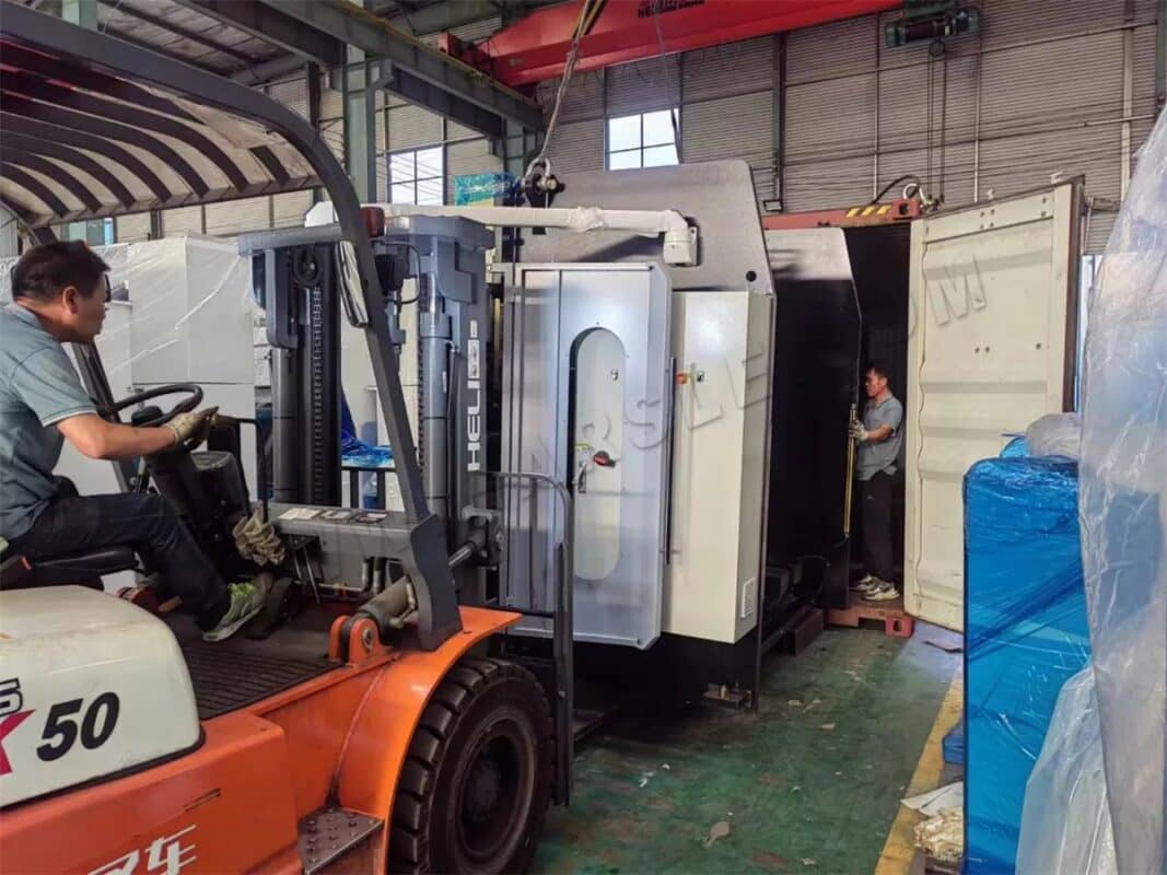 الولايات المتحدة الأمريكية - مجموعتان من مكبس الثني CNC WE67K-130T2500