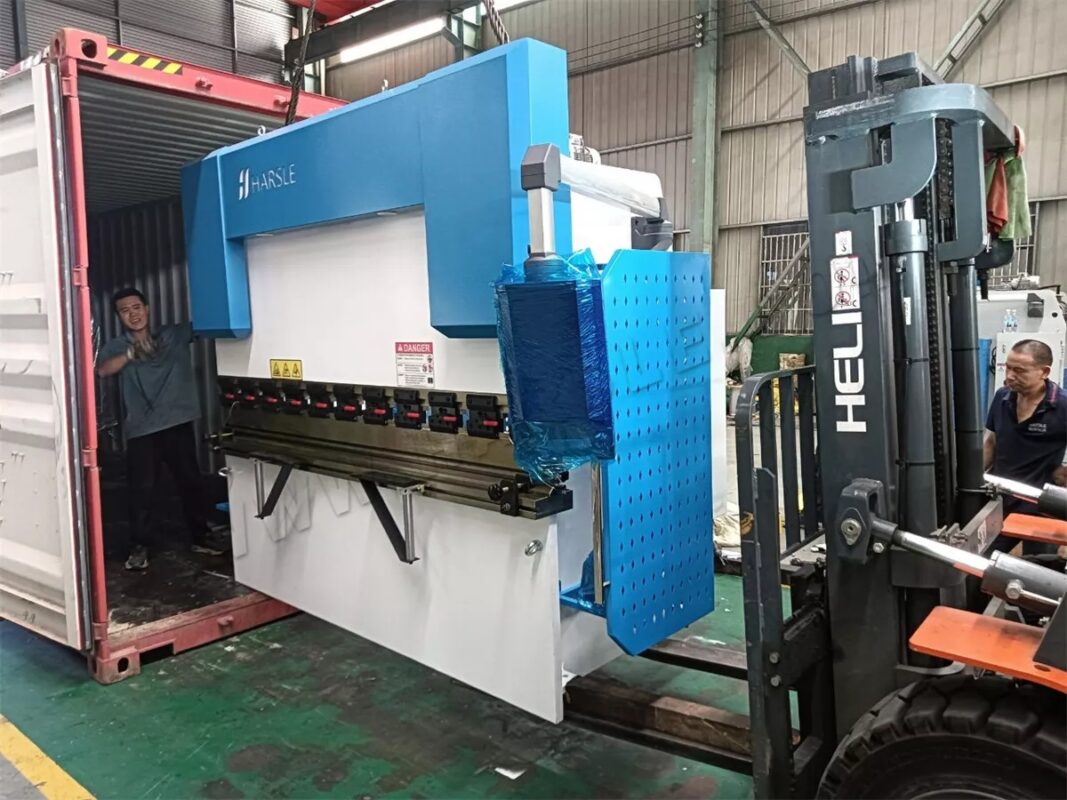Uzbekistan-2 Sets of  WC67K-63T2500 NC Press Brake & WC67K-100T3200 NC Press Brake