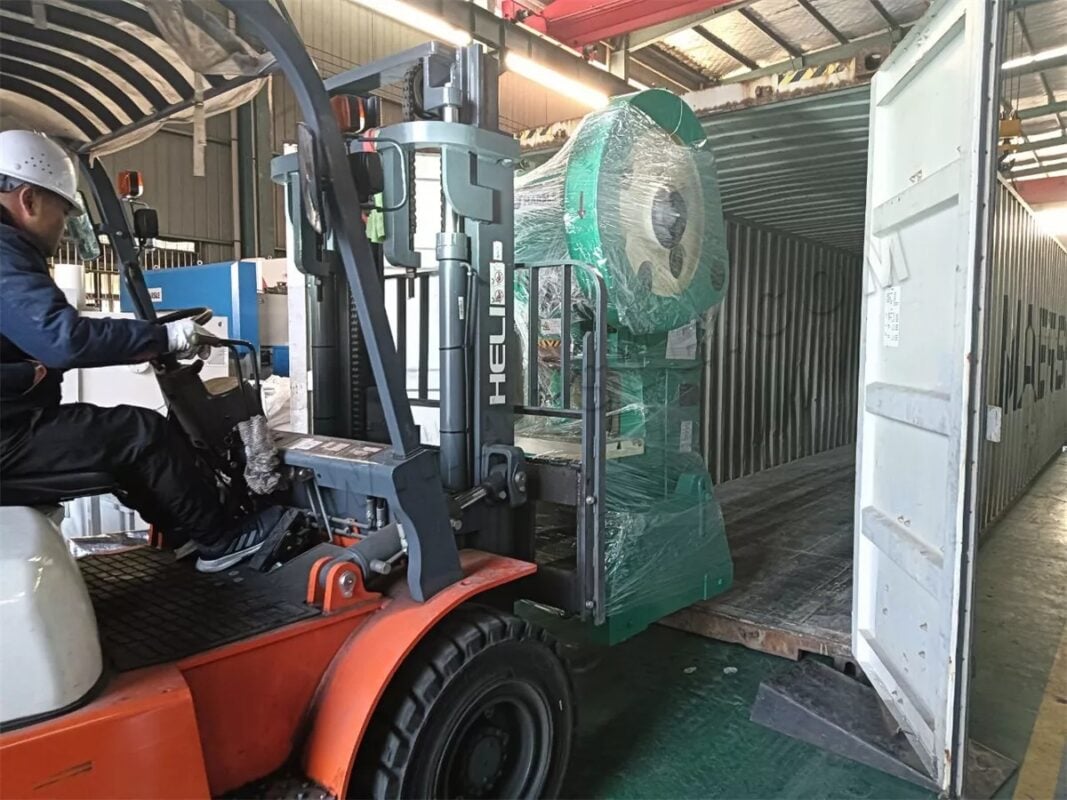 Tunesien - 2 Sätze Stanzmaschine JE23-40T und NC-Abkantpresse WC67K-100T3200