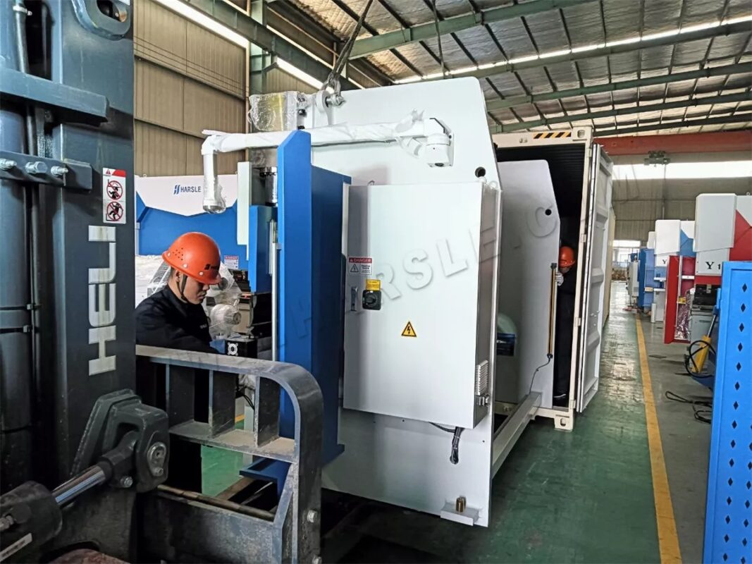 Pressa piegatrice CNC Kosovo-WE67K-160T3200 e macchina per taglio laser HST-3015-3000W