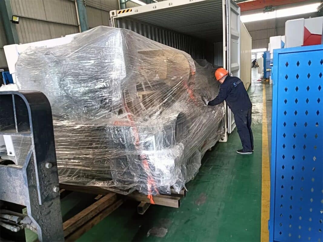 Pressa piegatrice CNC Kosovo-WE67K-160T3200 e macchina per taglio laser HST-3015-3000W