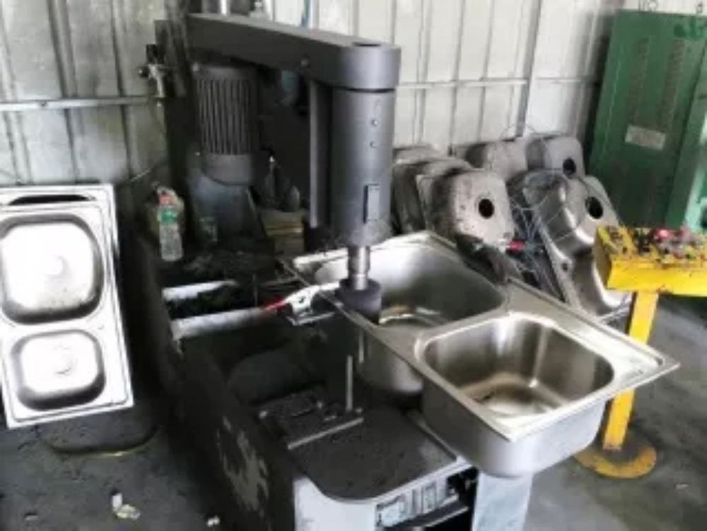 Processo di produzione del lavello in acciaio inossidabile