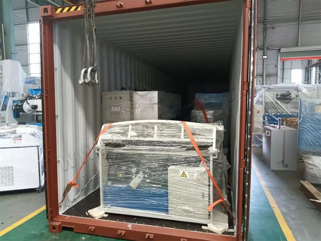 Etiópia - 2 conjuntos de prensa dobradeira e máquina de corte a laser HST-2000W-3015 e outras máquinas