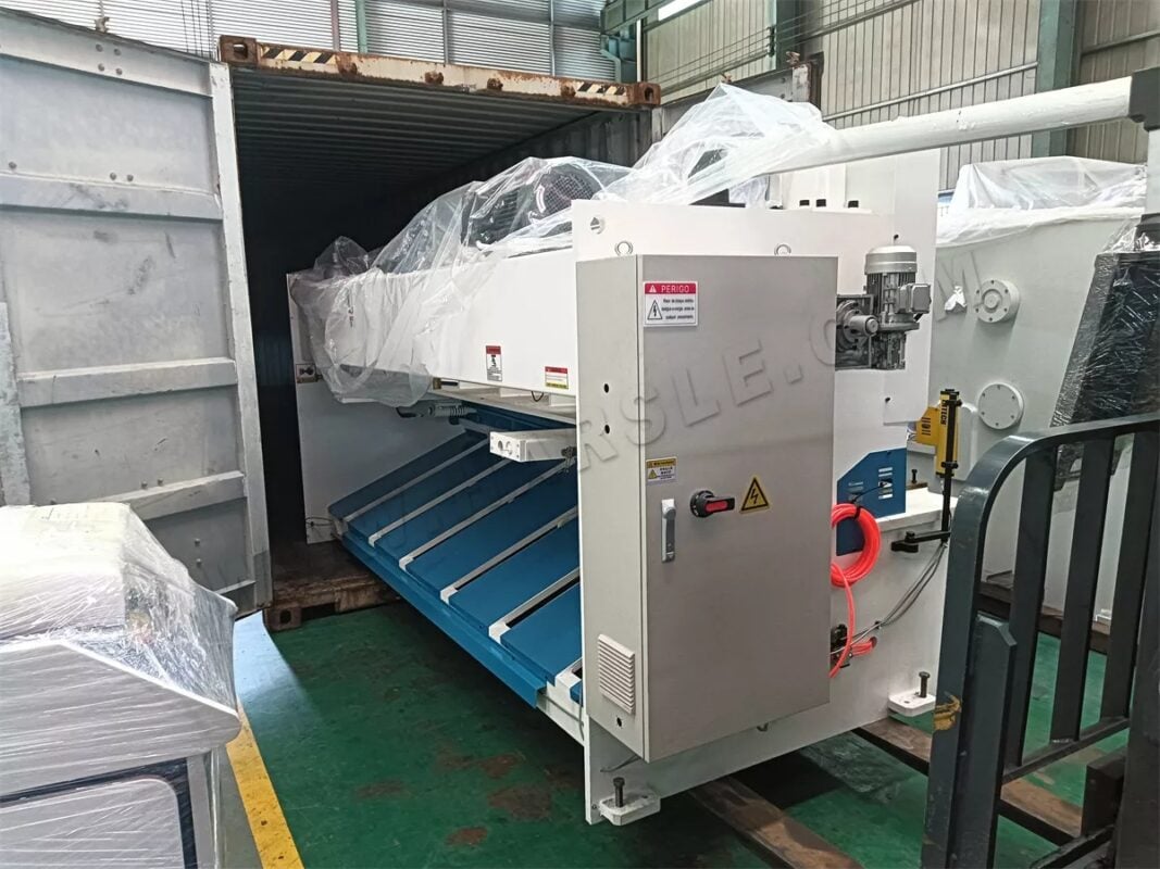 Irlanda - Prensa plegadora CNC WE67K-160T3200 y cizalla QC11K-6X3200