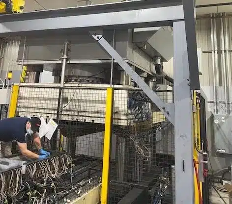 2 große Hydraulikpressen nach Kanada exportiert