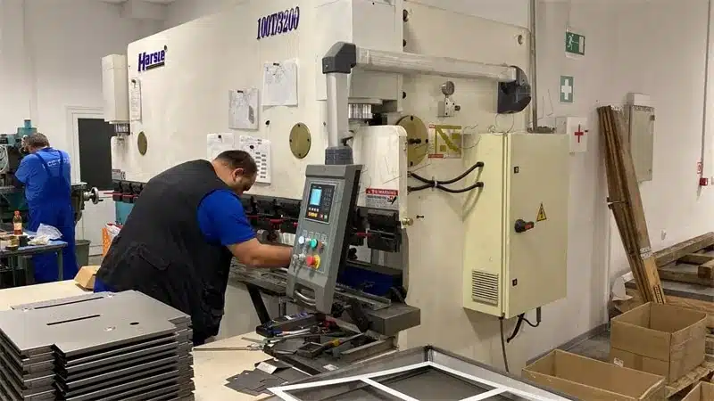 Positive Bewertungen aus Bulgarien für die Abkantpresse WC67K-100T/3200