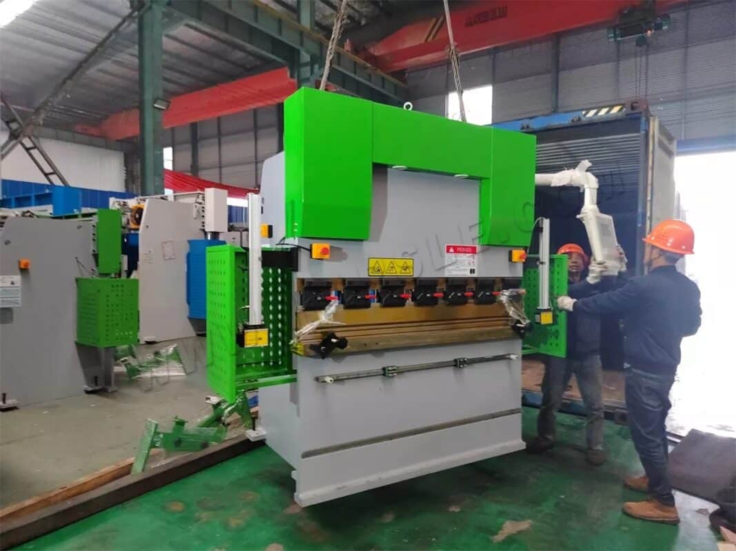 Pressa piegatrice CNC Brasile-WE67K-70T3200 e pressa piegatrice CT8 WC67K-40T1600 e pressa piegatrice NC E21 WC67K-40T1600
