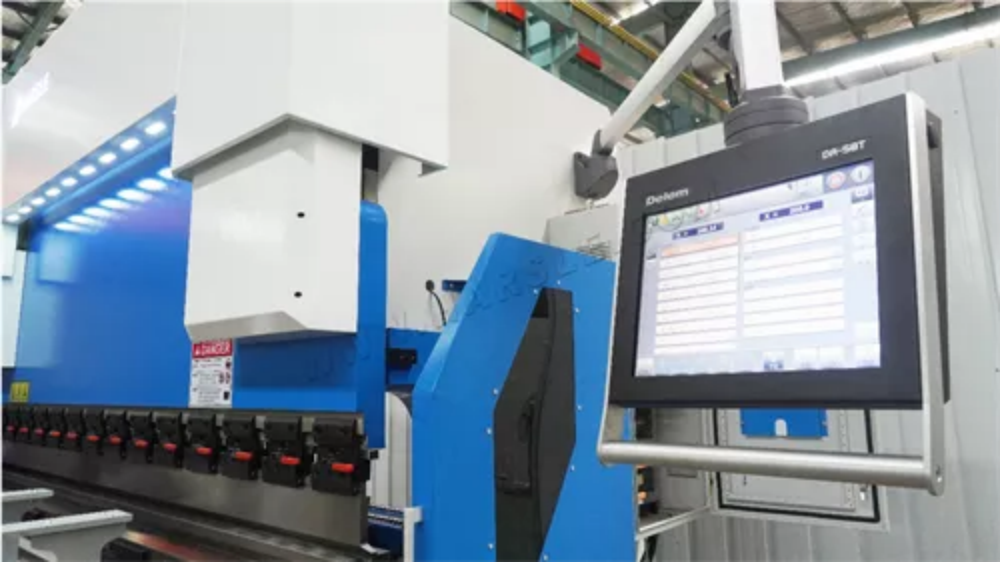 Wybór właściwego systemu CNC dla Twojej maszyny do gięcia