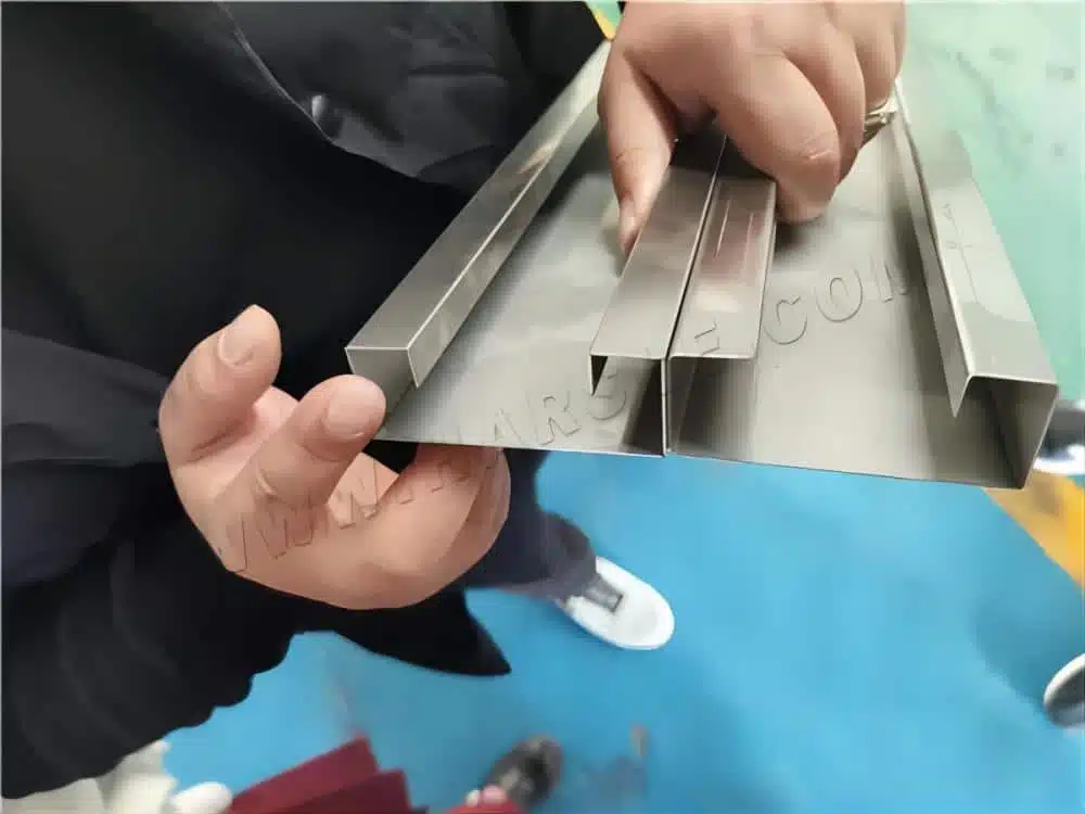 Ranurado en V CNC de acero inoxidable