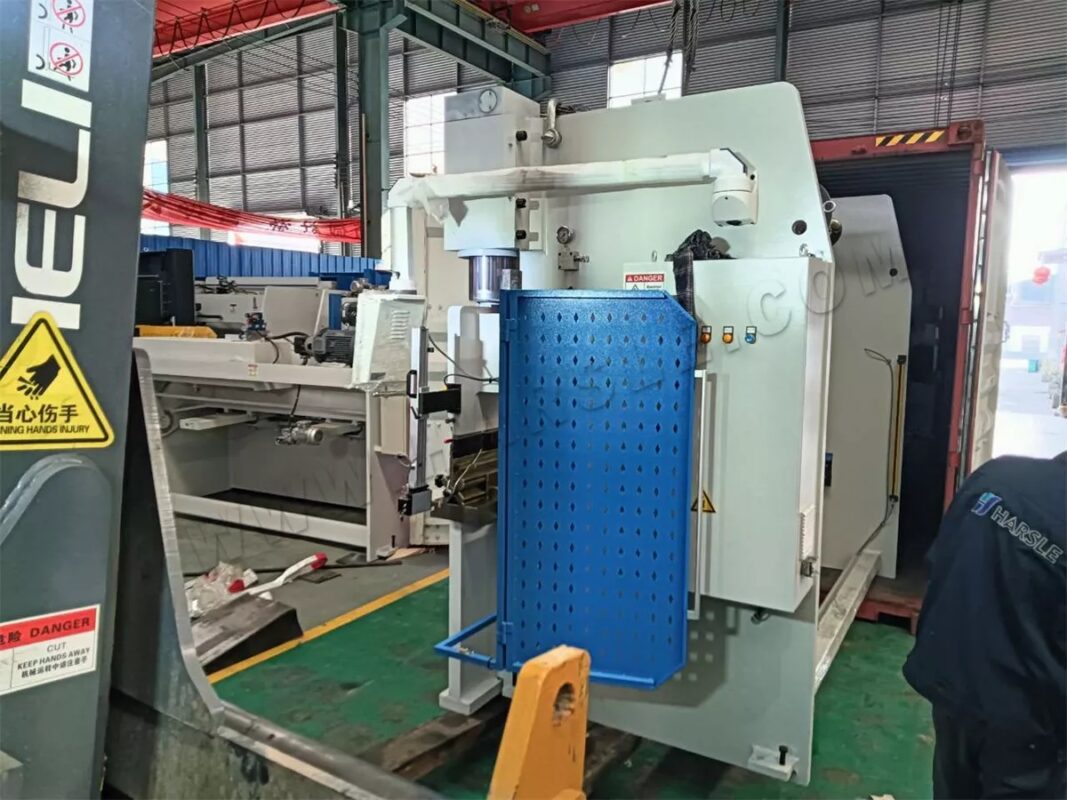 البرازيل - مجموعتان من مكبس الثني WC67K-160T3200 NC