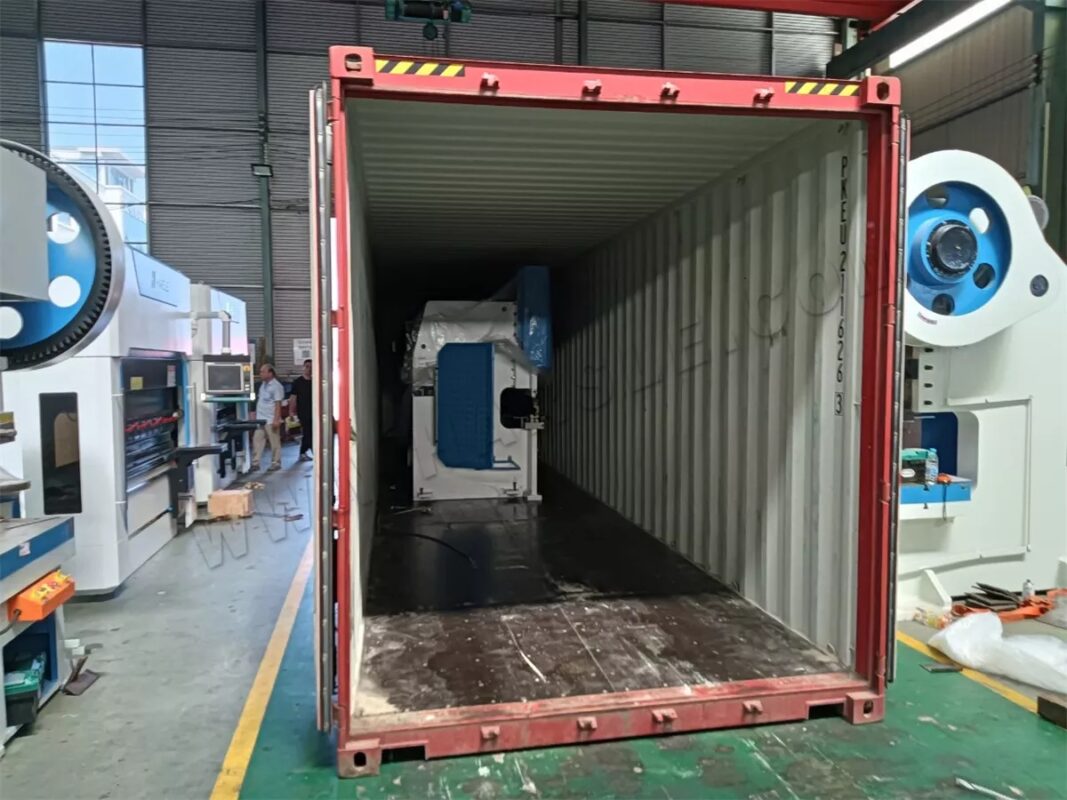 Uzbekistan-2 Sets of  WC67K-63T2500 NC Press Brake & WC67K-100T3200 NC Press Brake