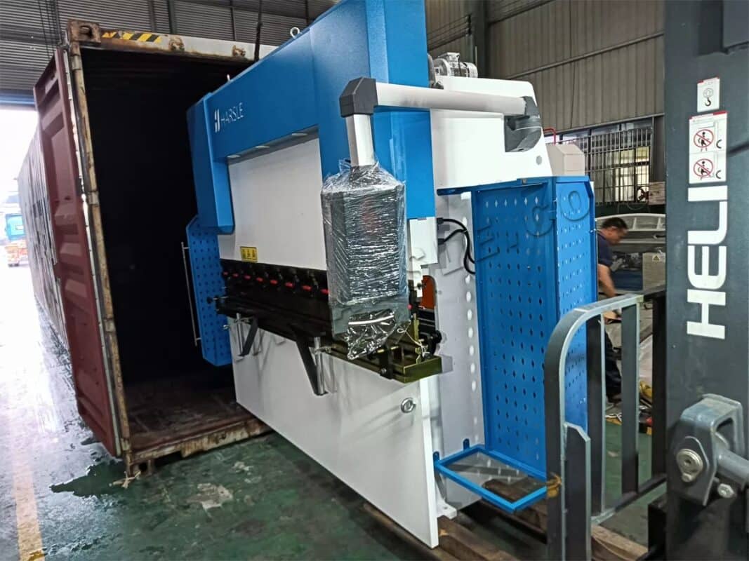 Ukraine-WE67K-250T3200 CNC Press Brake & 2 Sets of NC Press Brake