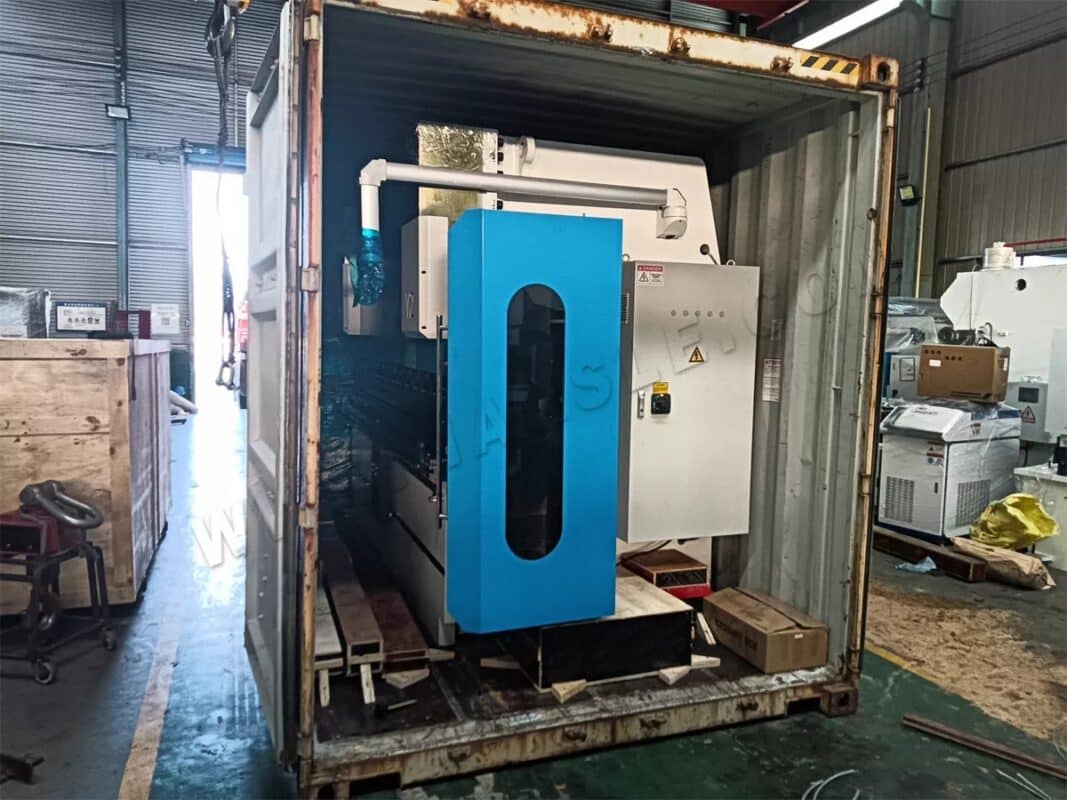 آلة ثني الثني الرومانية WE67K-220T3200 CNC وآلة القطع بالليزر HSX-6000W-3015