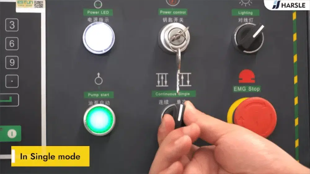 Como operar a máquina de corte guilhotina (E21S)?