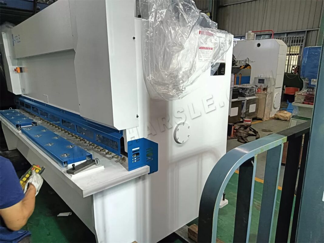 Israel-QC11K-8X3200 Guillotine Shearing Machine
