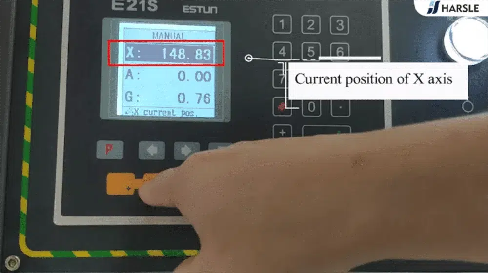 Como operar a máquina de corte guilhotina (E21S)?