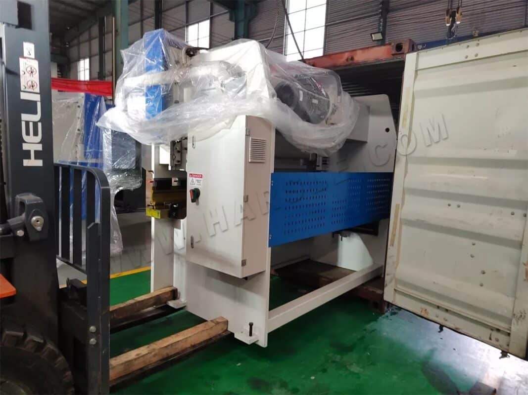 تايلاند - مجموعتان من مكبس الثني WC67K-63T2500 E21 NC