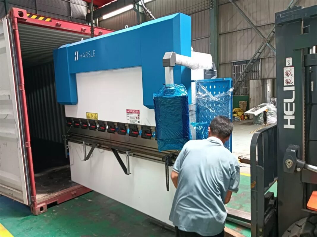 Uzbekistan-2 Sets of  WC67K-63T2500 NC Press Brake & WC67K-100T3200 NC Press Brake
