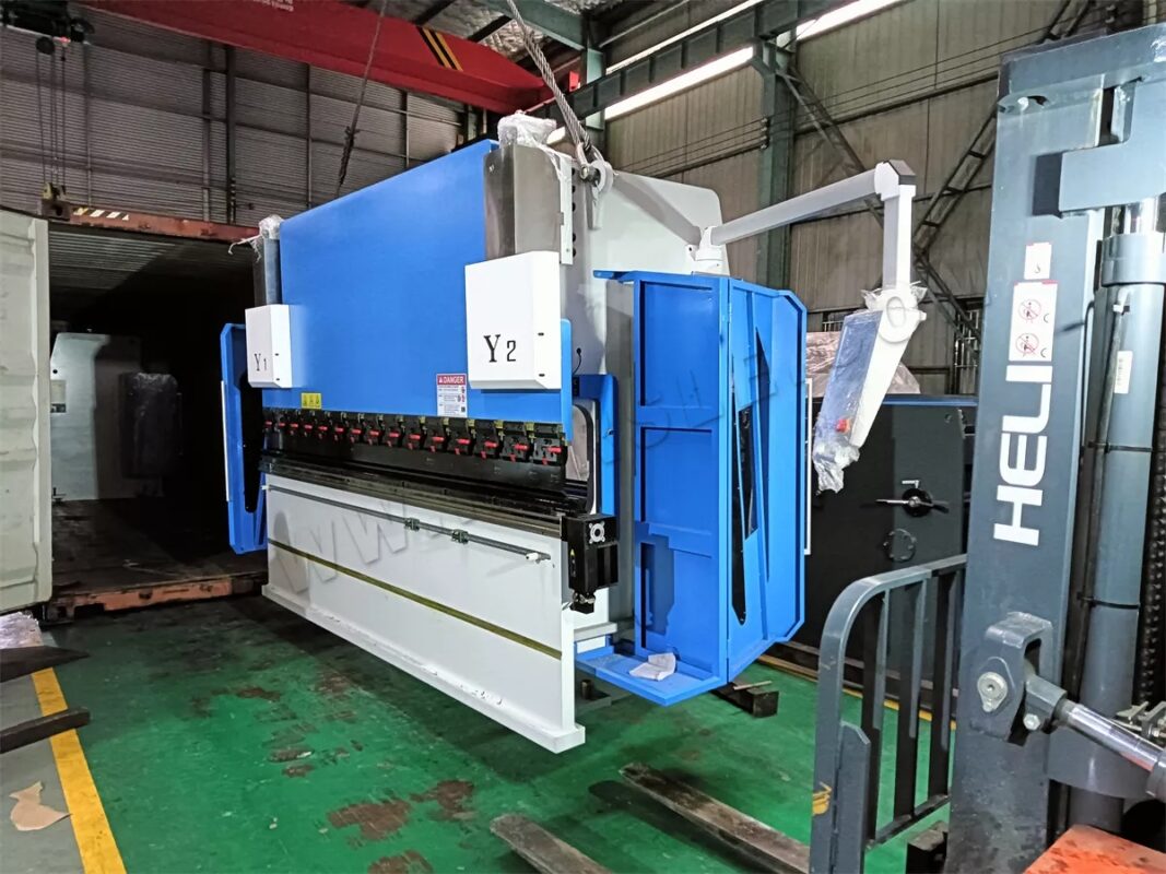 Ukraine-2 Sets of CNC Press Brake And WC67K-40T2200 NC Press Brake
