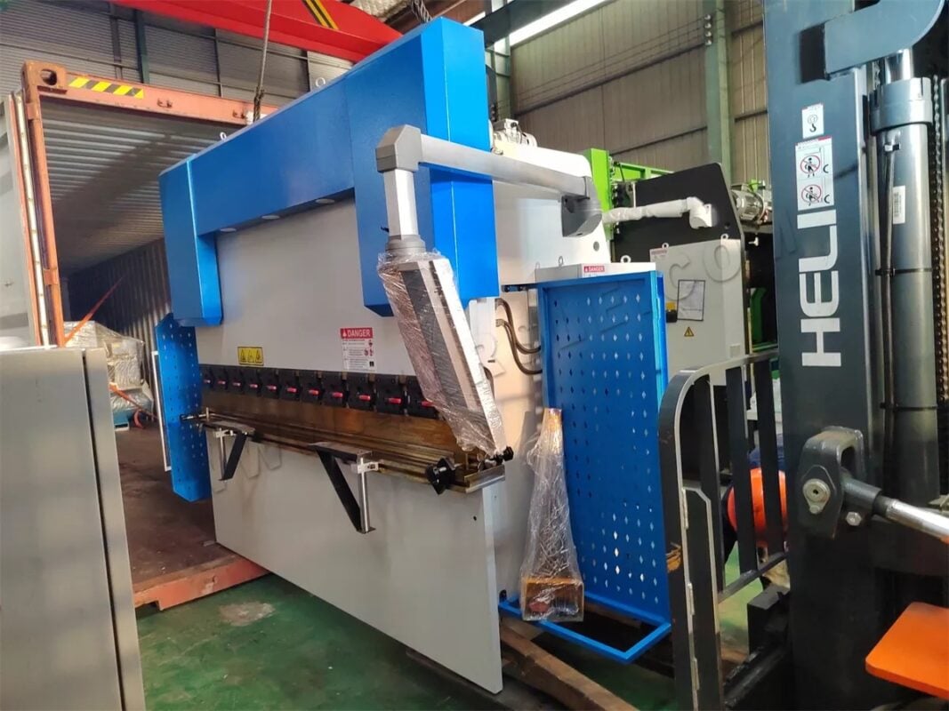 الأرجنتين - WC67K-63T2500 مكبس NC وماكينة قطع بالليزر HS-2000W-3015