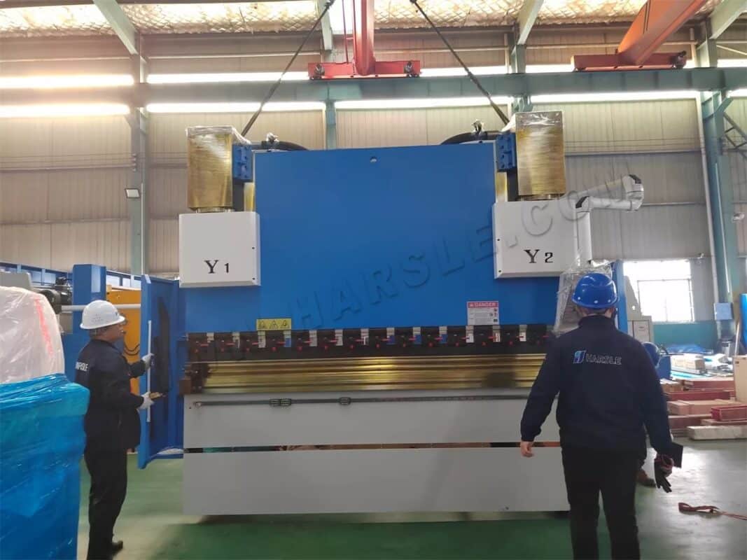 Mexico-WE67K-320T3200 CNC Press Brake And W12-20X3000 Rolling Machine