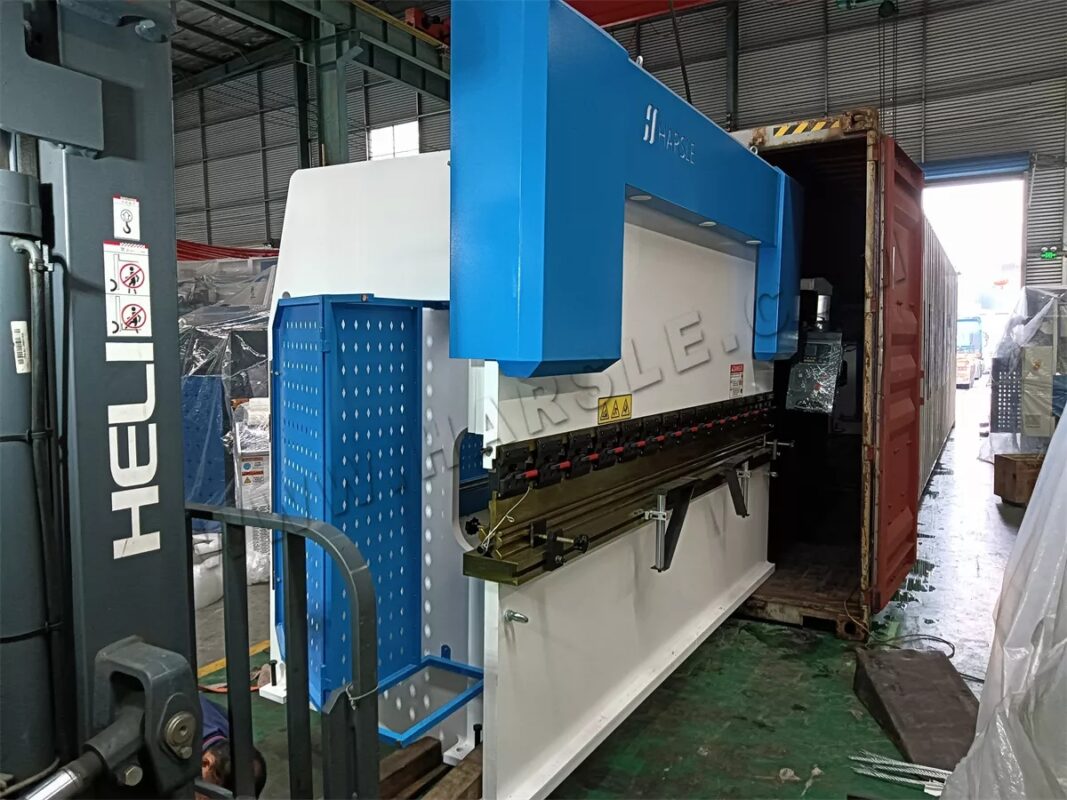 Ukraine-WE67K-250T3200 CNC Press Brake & 2 Sets of NC Press Brake