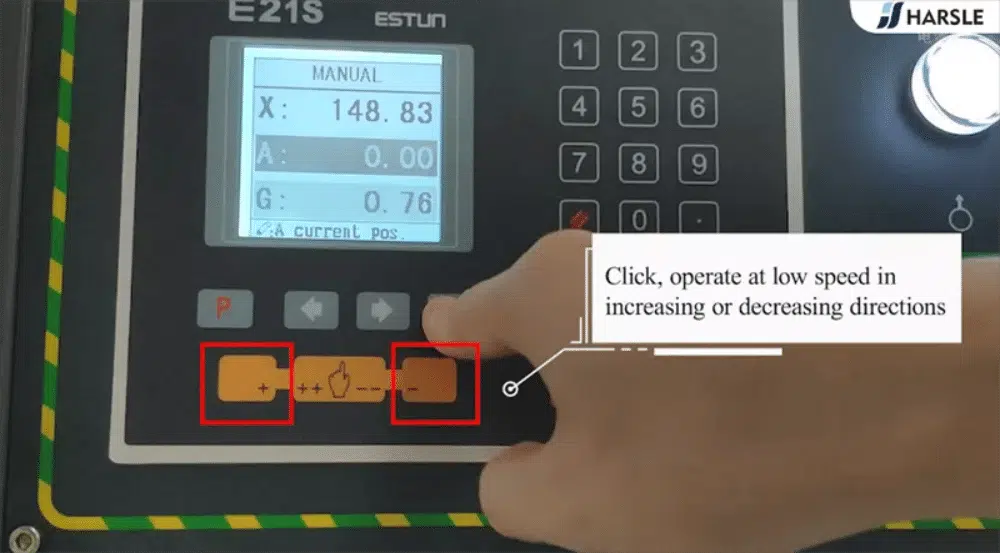 Como operar a máquina de corte guilhotina (E21S)?