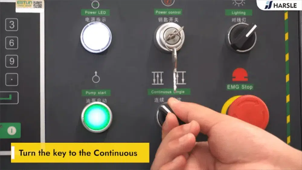 Como operar a máquina de corte guilhotina (E21S)?