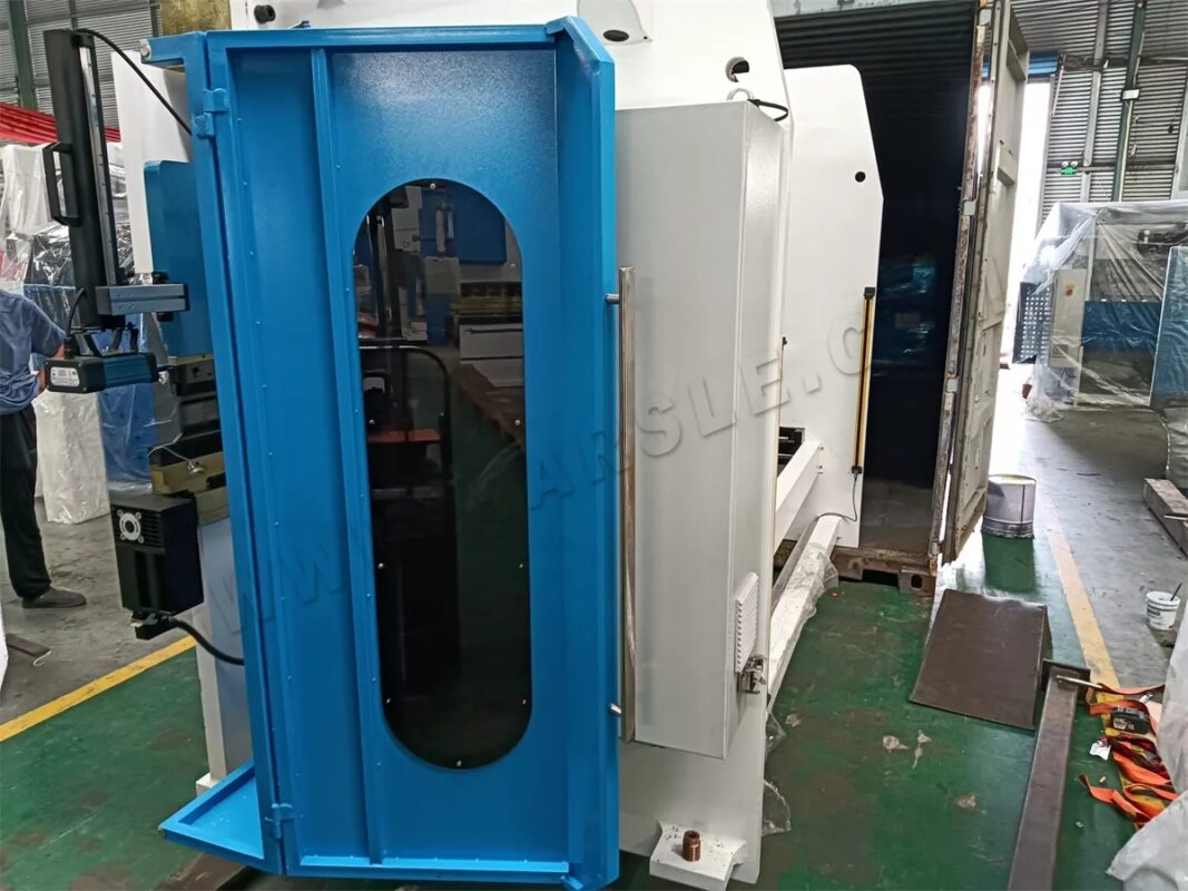 أذربيجان-ماكينة ثني CNC WE67K-100T3200 وماكينة قطع بالليزر HS-3000W-3015