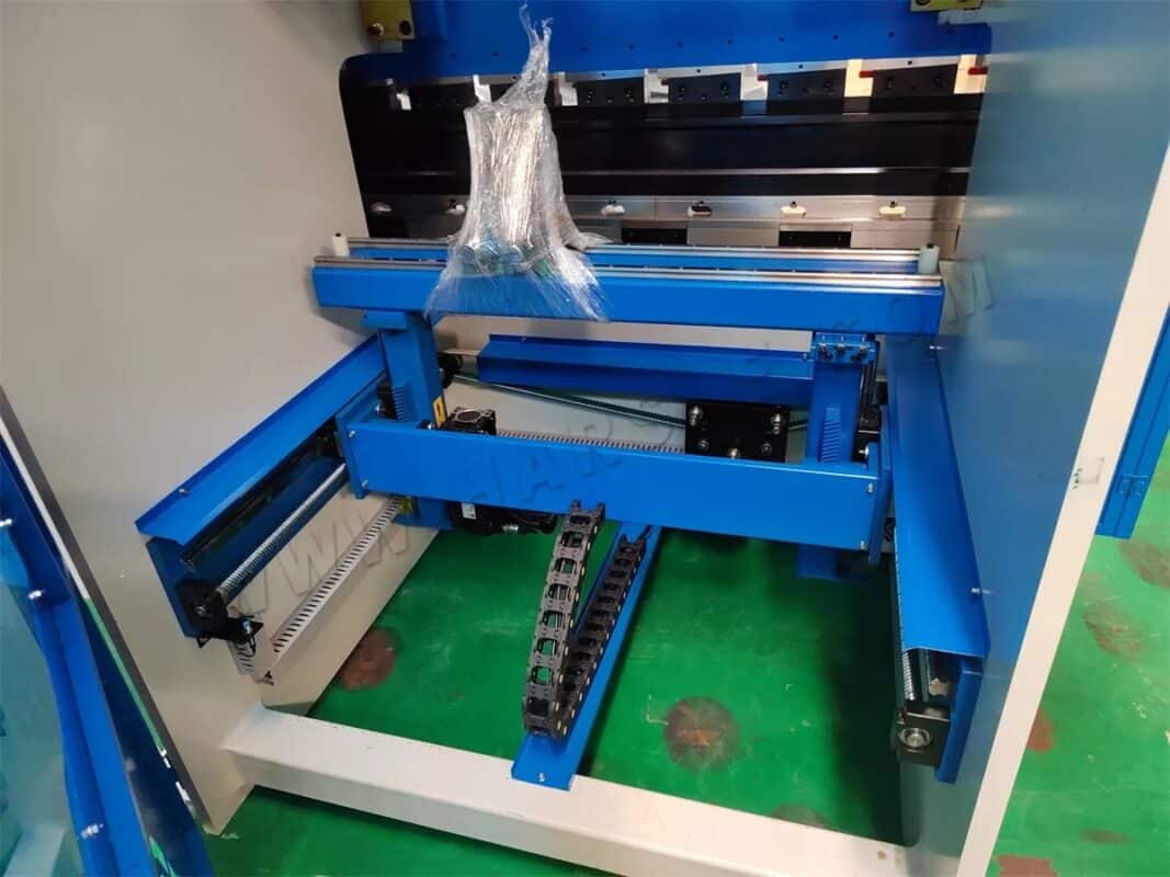 فيتنام-WE67K-40T1600 DA-53T مكبس الثني وماكينة القطع بالليزر HS-3015-1500W