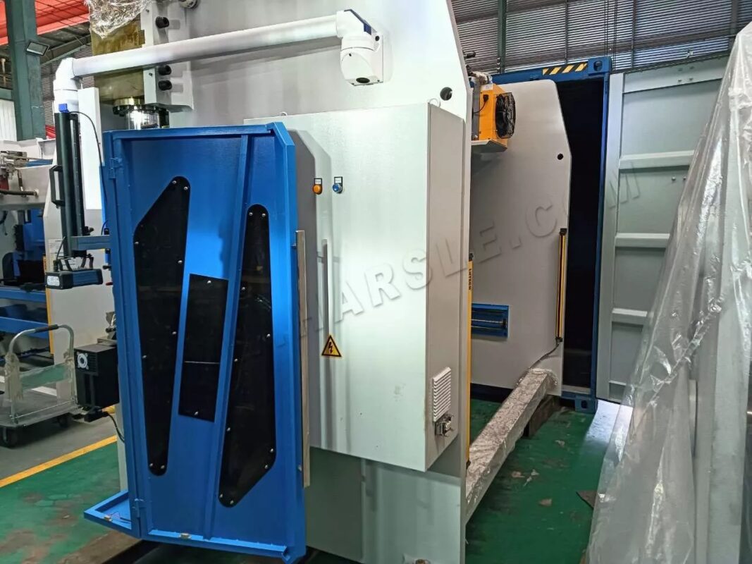 Brazylia-WE67K-250T3200 Prasa krawędziowa