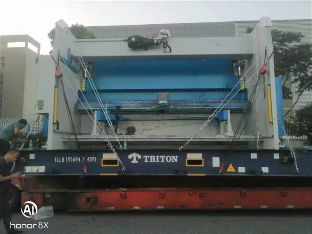 Prensa dobradeira CNC Serbia-WE67K-400T6000 e máquina de laminação CNC W12-12x4000 de quatro rolos