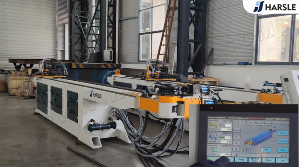 CNC-Rohrbiegemaschine mit Lochstanzung
