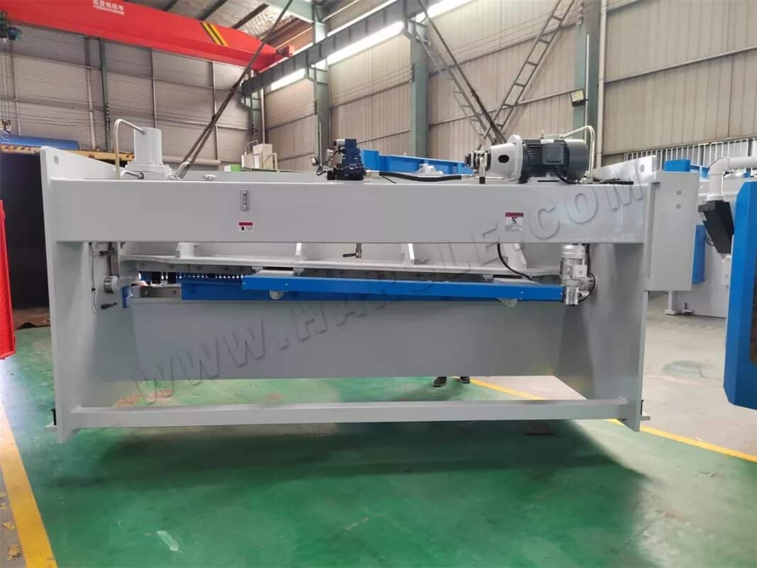 Macchina per taglio laser Brazil-HS-3000W-3015 e pressa piegatrice WC67K-160T3200 NC e cesoia a ghigliottina QC11K-6X3200