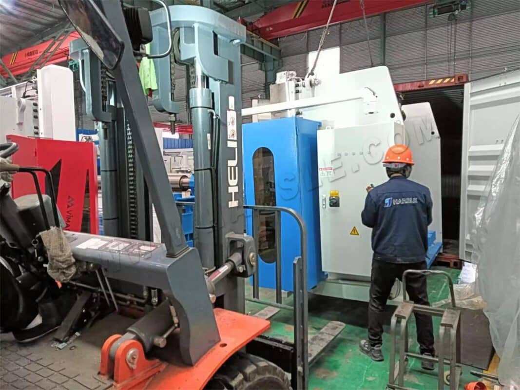 Arabia Saudyjska-WE67K-135T3200 DA69T 8+1-osiowa prasa krawędziowa CNC