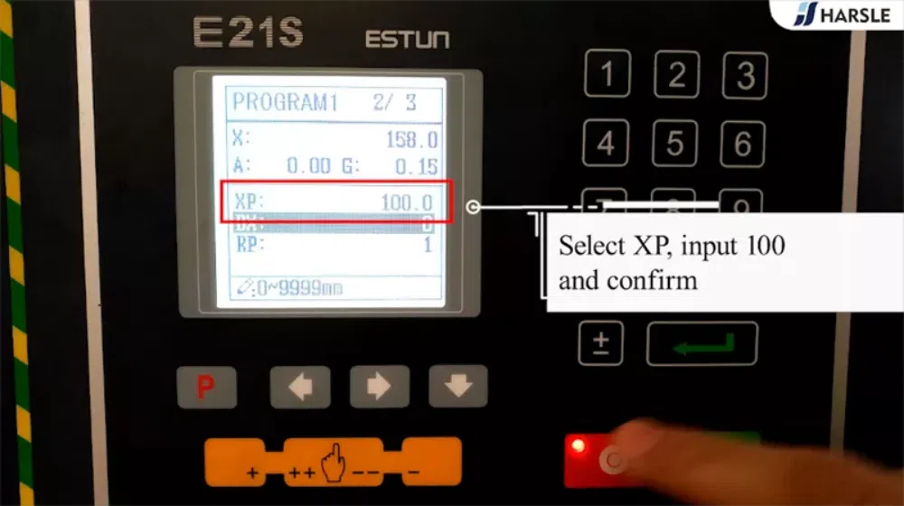 Como operar a máquina de corte guilhotina (E21S)?