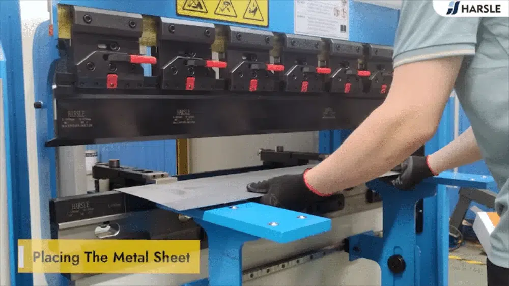 كيفية تشغيل CNC Press Brake CT12 للثني الدقيق؟